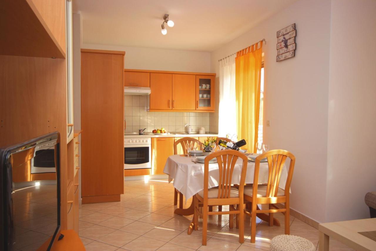 Apartment Ely Рабац Экстерьер фото